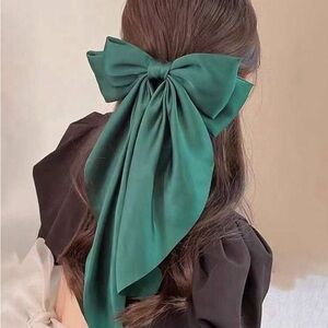 Elegant Green Hair Bow